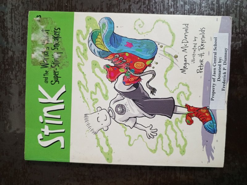 Stink and the World's Worst Super-Stinky Sneakers